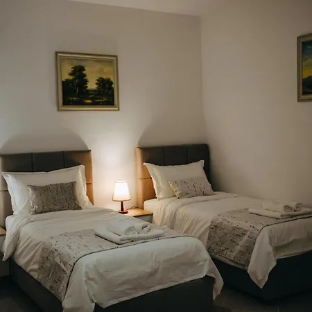 Bloom Villa&apartments * Tiran