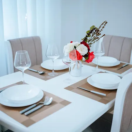 Bloom Villa&apartments ティラナ