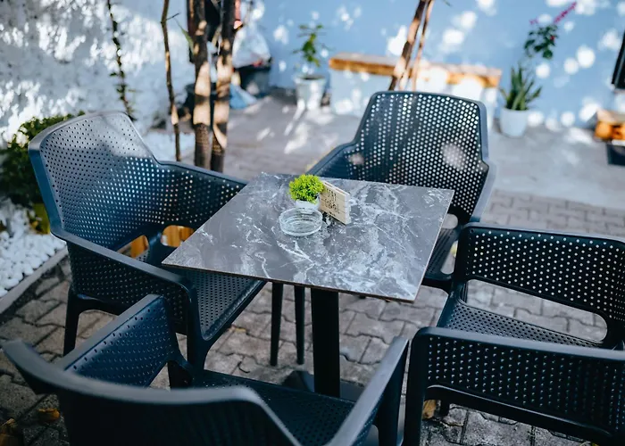 Bloom Villa&apartments *